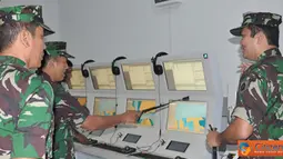 Citizen6, Surabaya: Dankobangdikal Laksda TNI Djoko Teguh Wahojo melaksanakan Sidak sekaligus Safari Ramadhan di Puslatlekdalsen Kesatrian Bumimoro, Surabaya, Kamis (2/8). (Pengirim: Penkobangdikal).