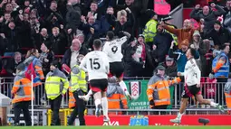 Fulham dua kali memimpin lewat gol Andreas Pereira dan Rodrigo Muniz. Liverpool dua kali pula menyamakan skor berkat aksi Cody Gakpo dan Diogo Jota. (AP Photo/Jon Super)