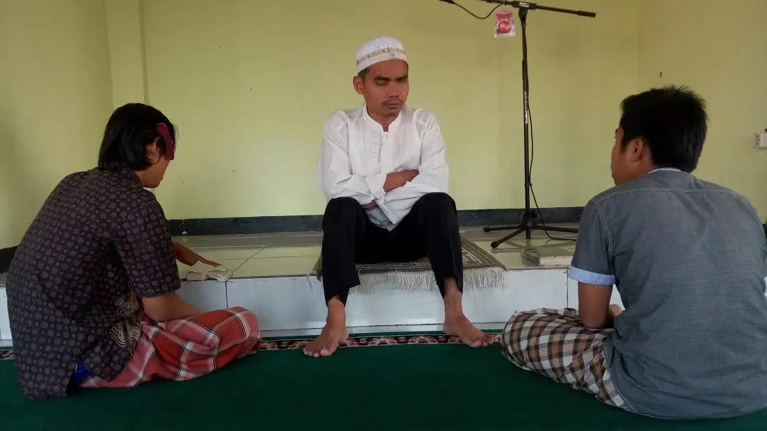 Muhayat, seorang ustaz tunanetra, mengaku telah hafal Alquran 30 juz sejak usia 19 tahun. (Liputan6.com/Huyogo Simbolon)