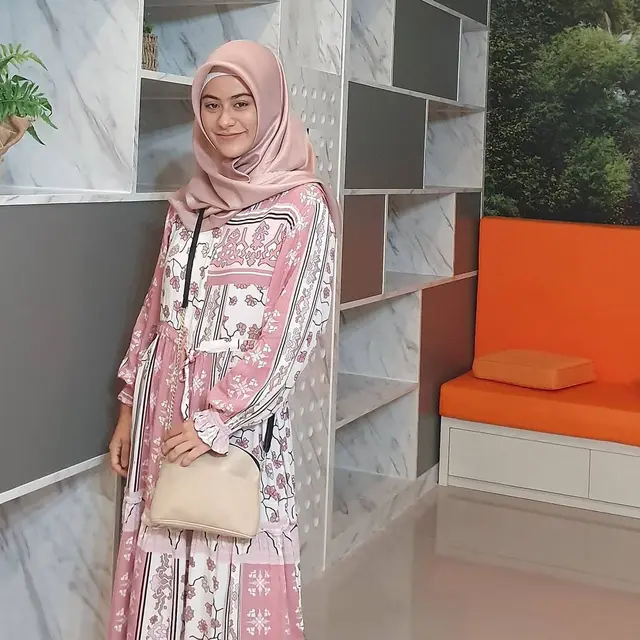 6 Gaya Betari Ayu Pakai Hijab Simpel Ini Curi Perhatian, Tetap Memesona