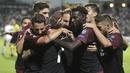 Para pemain AC Milan merayakan gol yang dicetak oleh Gonzalo Higuain ke gawang F91 Dudelange pada laga Liga Europa di StadionJosy Bathel, Letzebuerg, Kamis (20/9/2018). AC Milan menang 1-0 atas F91 Dudelange. (AP/Olivier Matthys)