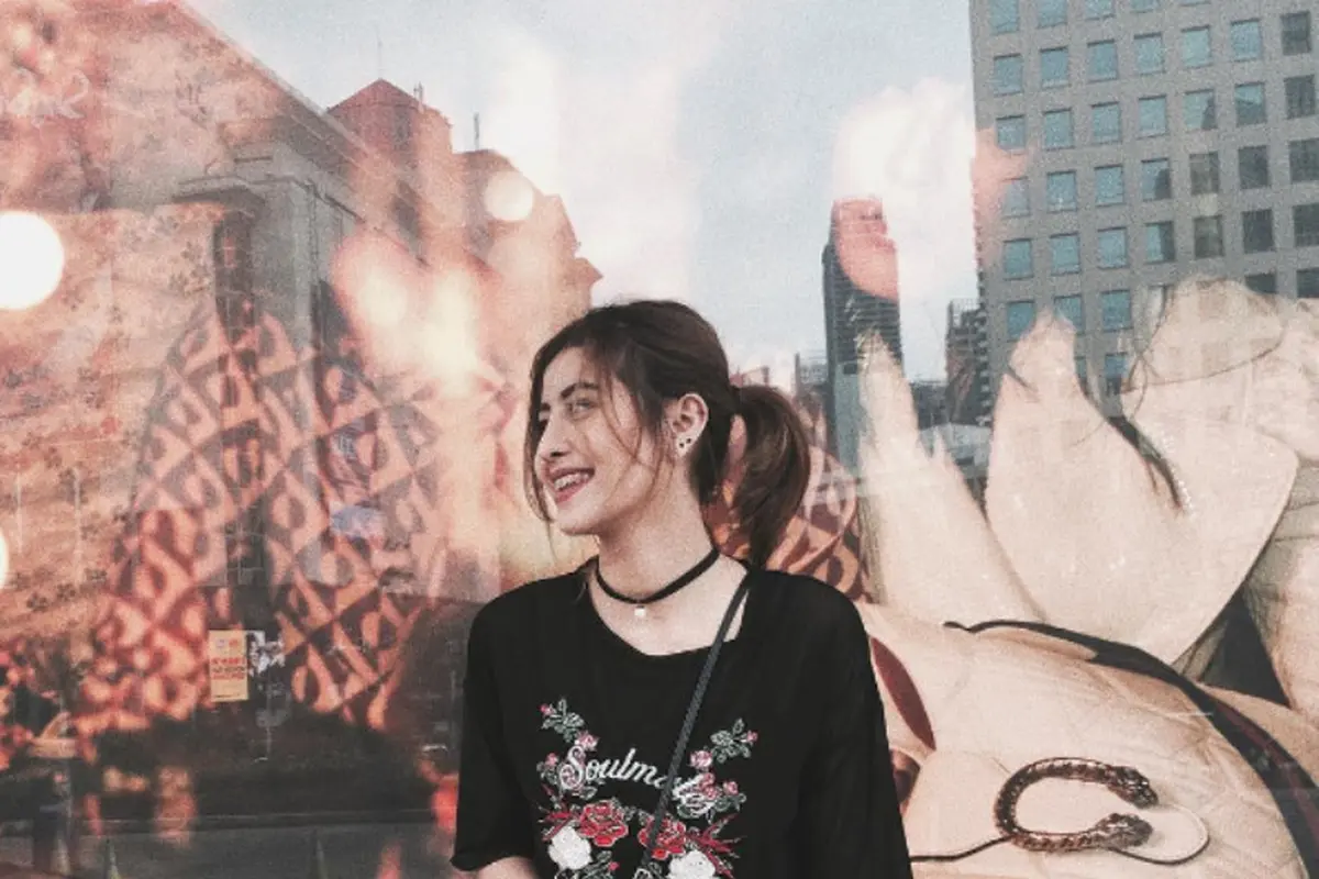 Belajar Pede dari 10 Potret Fashion Style Awkarin