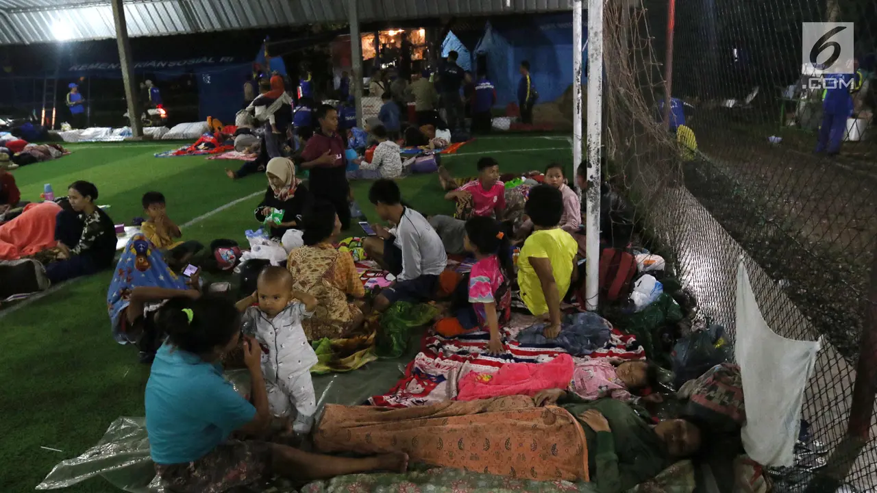 Pengungsi Tsunami Anyer di Lapangan Futsal