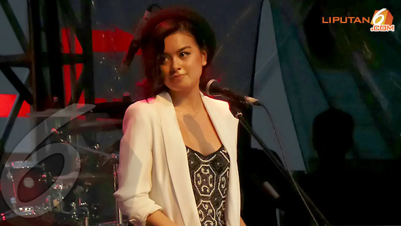 eva-celia-130912c.jpg