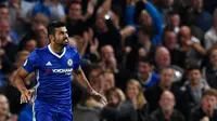 Penyerang Chelsea, Diego Costa melakukan selebrasi usai mencetak gol kegawang Liverpool pada lanjutan liga Inggris di Stadion Stamford Bridge, London, (17/9). Liverpool menang atas Chelsea dengan skor 2-1. (Reuters/Dylan Martinez)