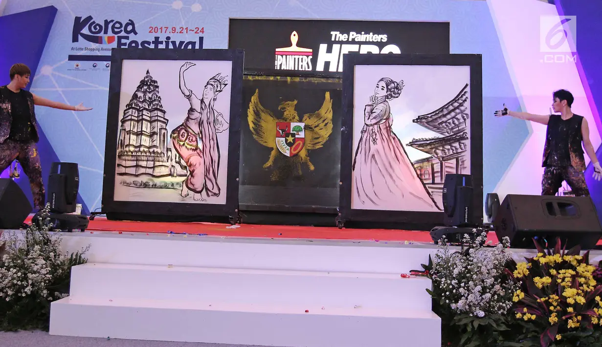 Penampilan Non-Verbal The Painters HERO pada festival budaya dan pariwisata Korea Festival Travel, Food and Hanbok di Jakarta, Kamis (21/9). Festival ini digelar dari 21-24 September 2017 mendatang. (Liputan6.com/Herman Zakharia)