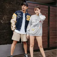 Dahlia Poland, istri Fandy Christian ini selalu tampil chic setiap saat. Tanpa effort berlebih, gaya fashionnya begitu sederhana namun menginspirasi. [foto: Instagram/ Dahlia Poland]