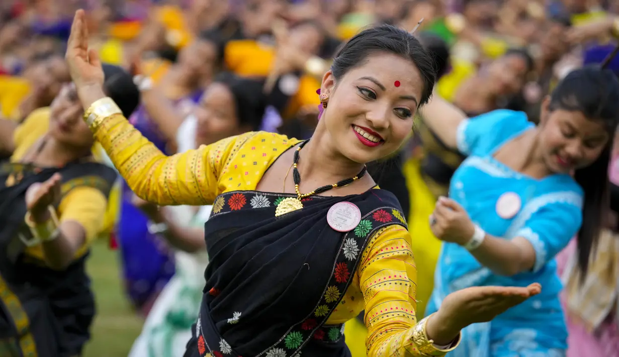 <p>Sertifikat resmi Guinness World Record akan diserahkan kepada Pemerintah Assam di depan Perdana Menteri Narendra Modi. (AP Photo/Anupam Nath)</p>
