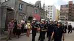 Seorang polisi di Huidong, Provinsi Guangdong, China meninggal dunia. Kepergian Zhou Zhidong diduga akibat serangan jantung setelah bekerja hampir 24 jam tanpa henti.