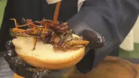 Burger belalang di Arab Saudi (Screengrab/@morslichannel X)