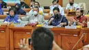 Menteri LHK Siti Nurbaya, Menteri ESDM Arifin Tasrif dan Menteri BUMN Erick Thohir mengikuti rapat kerja  dengan Komisi VII DPR RI di Komplek Parlemen Senayan, Jakarta, Selasa (29/11/2022). Rapat membahas mengenai Rancangan Undang-Undang Energi Baru dan Energi Terbarukan (RUU EB-ET). (Liputan6.com/Angga Yuniar)