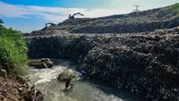 Terimbas Longsoran Sampah TPA Cipayung Depok, Aliran Kali Pesanggrahan Menyempit