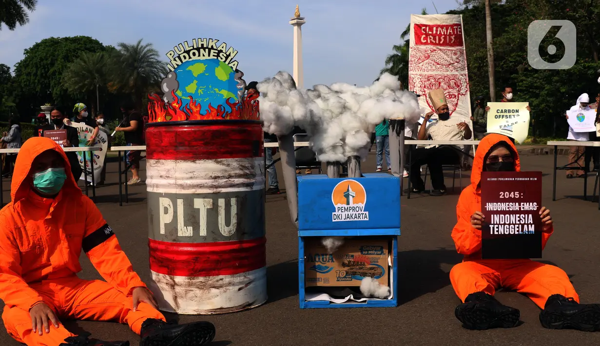 Aliansi Perlawanan Iklim melakukan aksi damai di kawasan Monas, Jakarta, Jumat (5/11/2021). Massa menyerukan bahwa bumi sedang darurat serta krisis iklim namun dibiarkan karena negara hanya melindungi oligarki dan bisnisnya, bukan masa depan seluruh rakyat Indonesia. (Liputan6.com/Angga Yuniar)