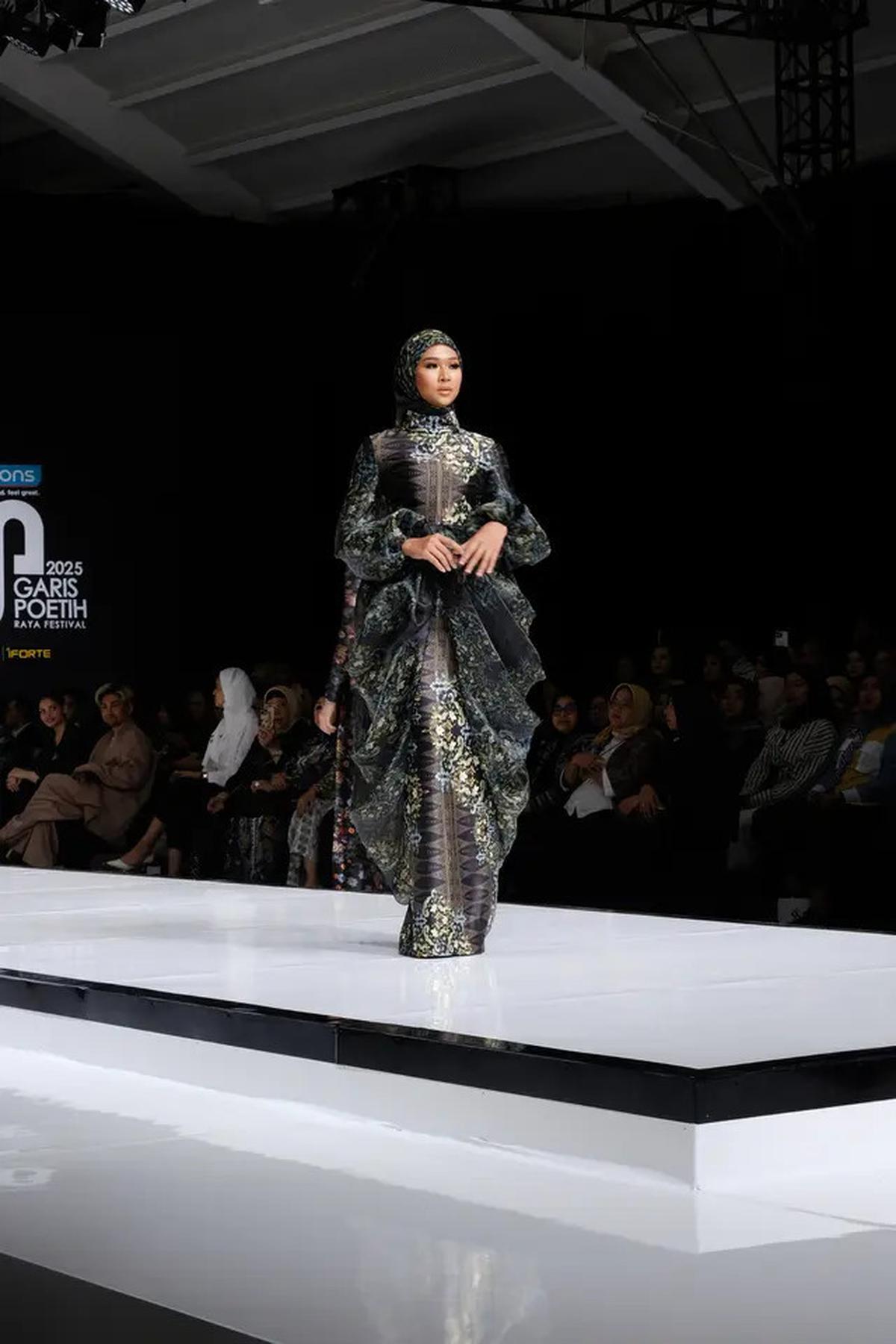 4 Gaya Fuji Jadi Model Baju Lebaran 2025 Brand Fesyen Malaysia