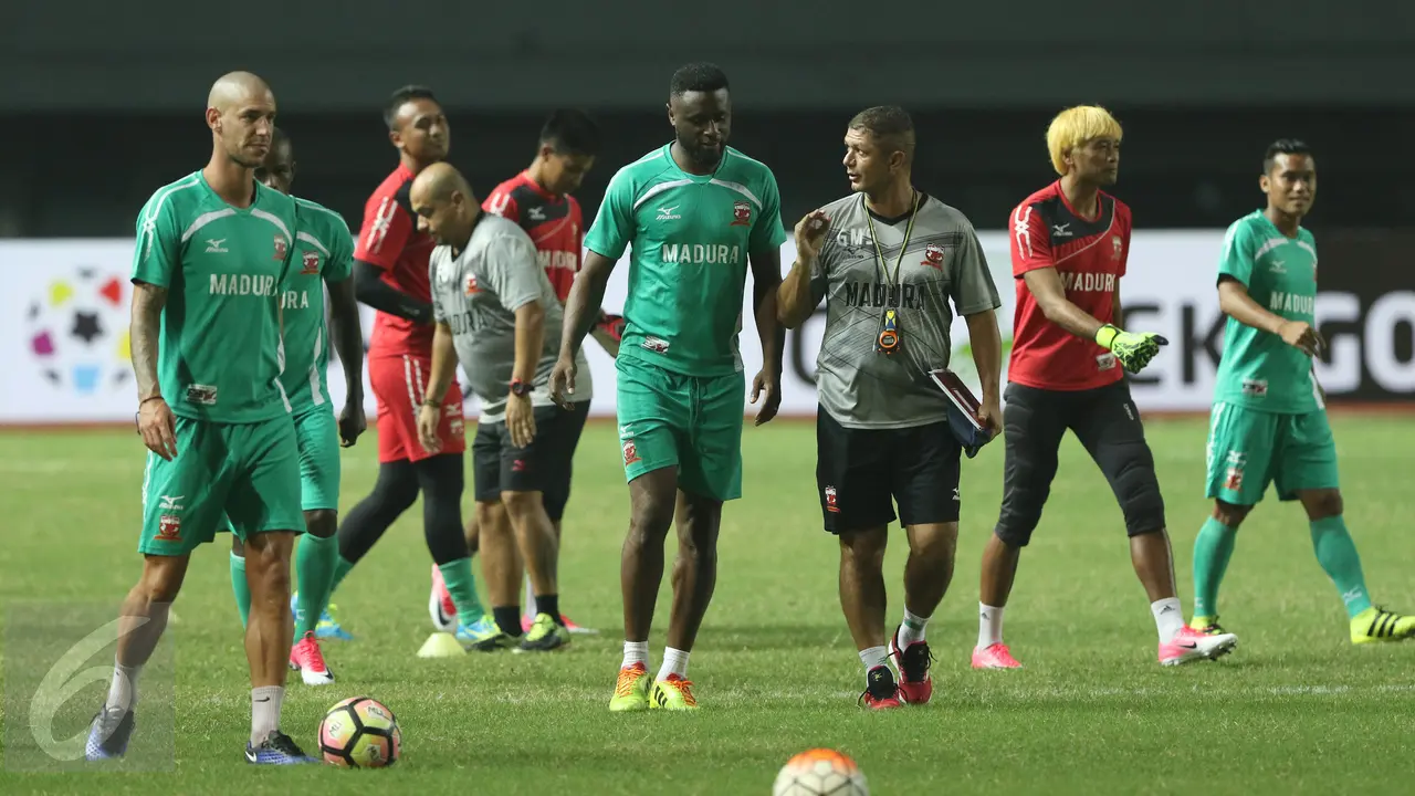 20170503- Boubacar Sanogo- Madura United-Bekasi- Helmi Fithriansyah-0