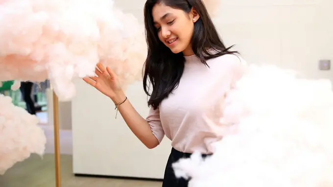 [Bintang] Senyum Manis Cut Syifa dengan 4 Gaya Simpel yang Asyik Dicontek