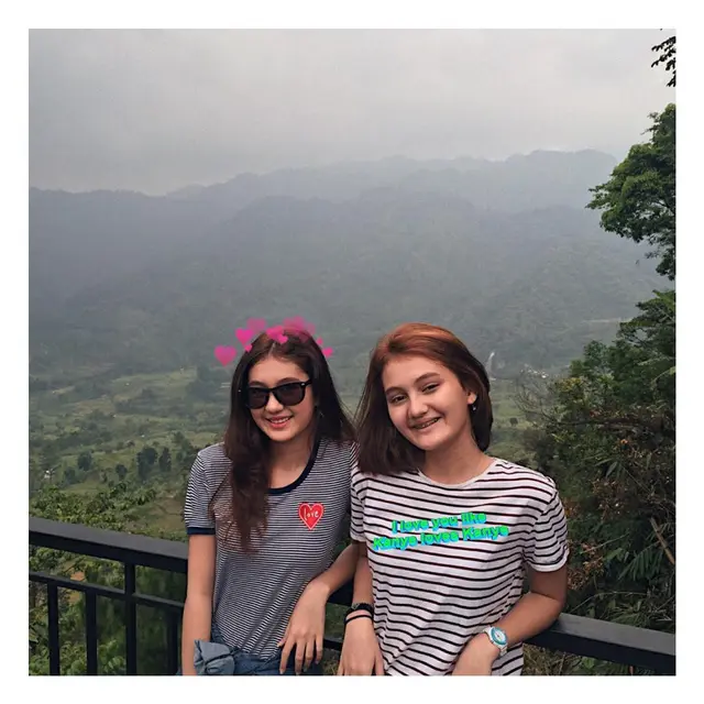 6 Potret Cantik Zoe Abbas Jackson dengan Sang Adik, Sister Goals Banget