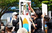 Trivia: Ribuan Mahasiswa UMSurabaya Lukis 'The Wall of Peace' Gaungkan Pesan Damai di Hari Perdamaian Internasional