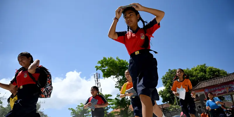 Para Pelajar di Bali Ikuti Simulasi Gempa Bumi dan Tsunami