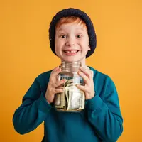 Beberapa tips mengajarkan anak untuk berhemat sejak dini. (foto: drobotdean/freepik)