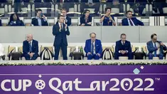 Presiden Prancis, Emmanuel Macron, menonton langsung laga semifinal Piala Dunia 2022 di Stadion Al Bayt, Al Khor, Qatar. (AP Photo/Martin Meissner)