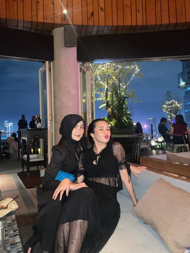 Beby Tsabina bersama keluarga (Foto: Instagram/@bebytsabina)