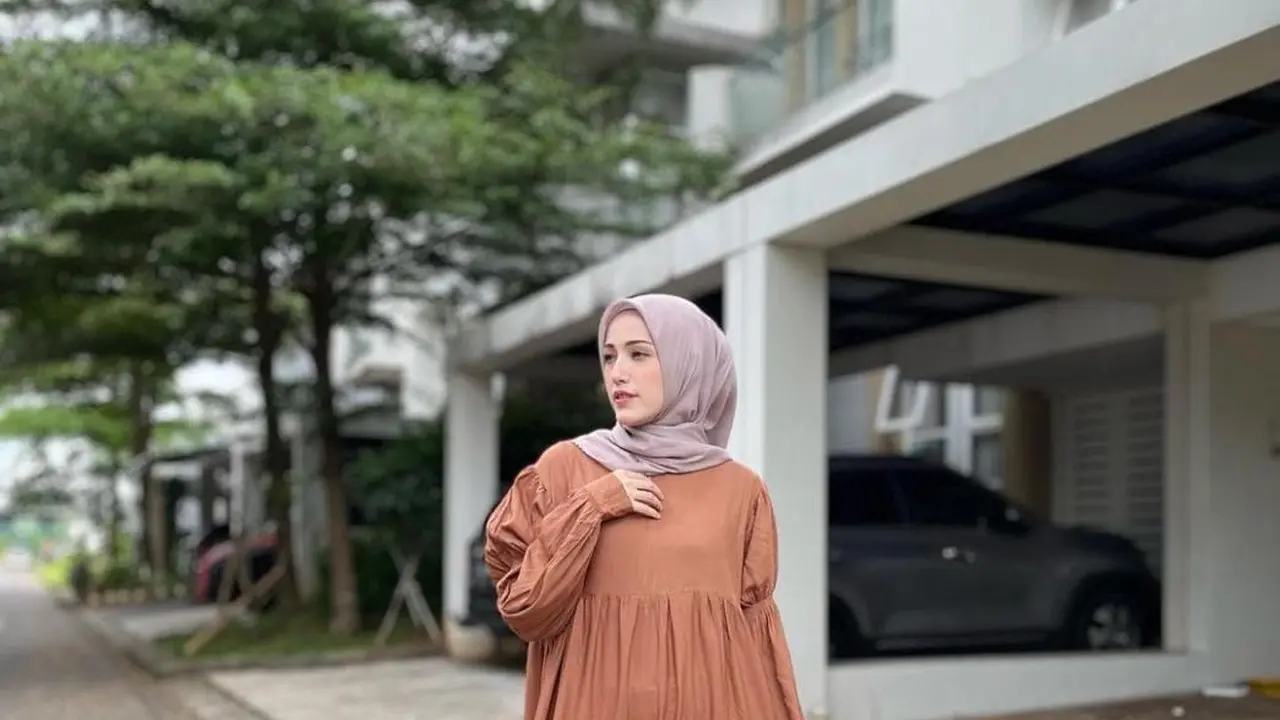 Outfit Adelia Pasha
