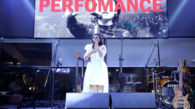 Rey Utami membagikan puluhan unit mobil kepada mitra-mitra Kharites Beauty