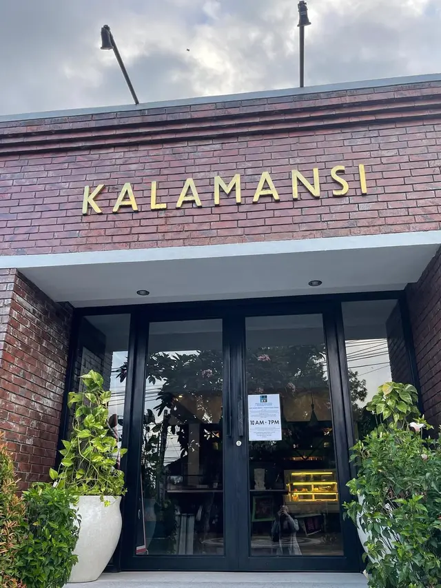 Rekomendasi Tempat Makan Halal di Pasar Sukawati Bali, Kalamansi Bali.