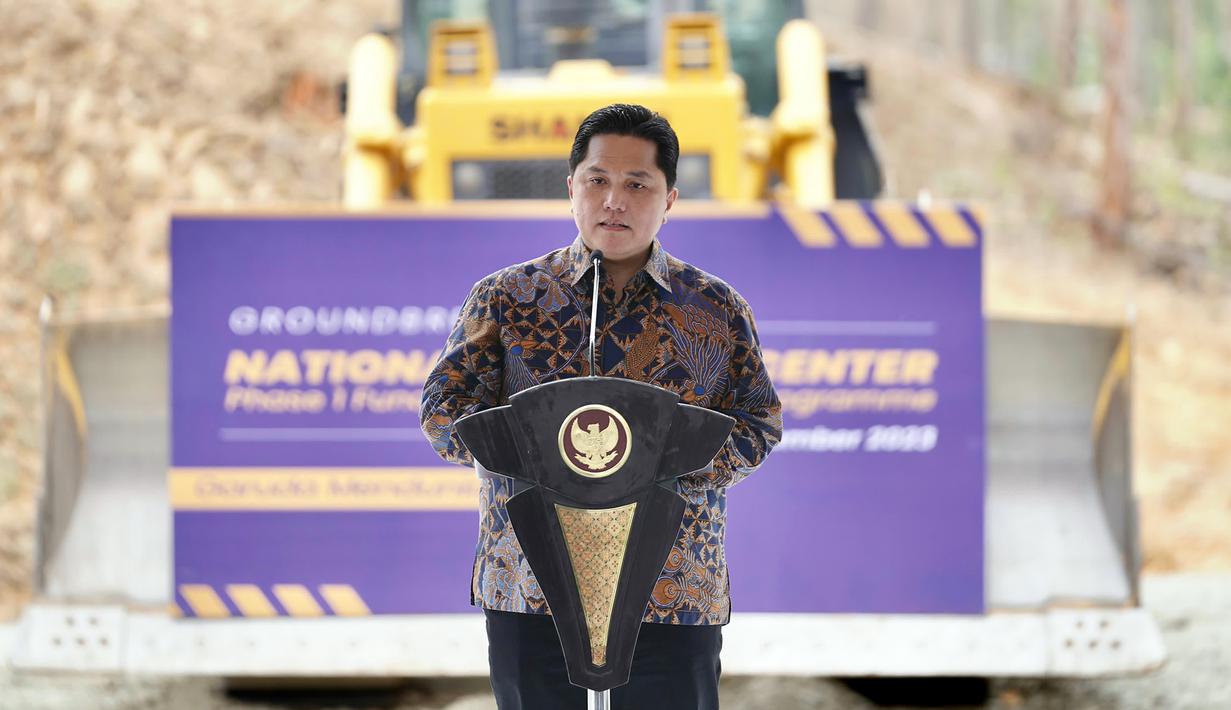 Ketua Umum Persatuan Sepak bola Seluruh Indonesia (PSSI) Erick Thohir menyampaikan sambutan saat groundbreaking national training center (TC) di Ibu Kota Nusantara (IKN), Jumat (22/9/2023). Erick menyampaikan groundbreaking national training center ini menandai babak baru sepak bola Indonesia. (Biro Pers Kepresidenan)