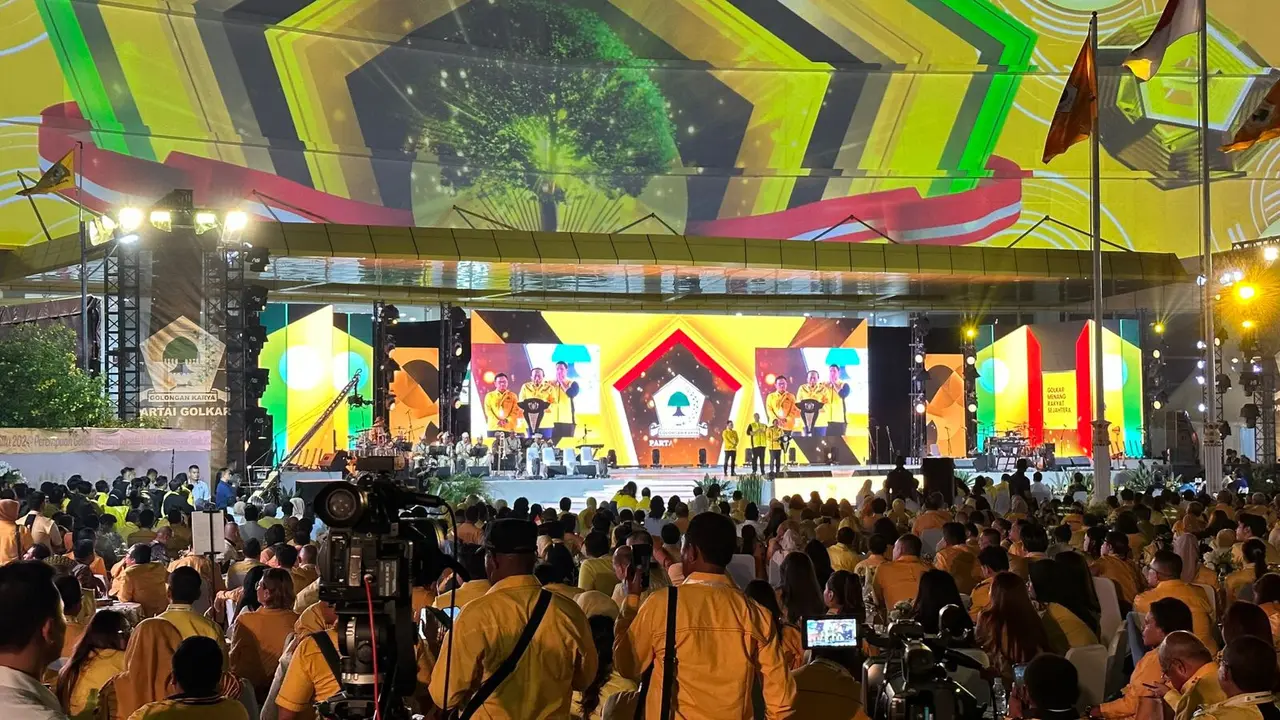 Presiden Joko Widodo atau Jokowi menghadiri agenda Hari Ulang Tahun (HUT) ke-59 Golkar di Gedung DPP Partai Golkar, Senin (6/11/2023).