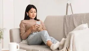Anti Baret Sekaligus Stylish, Gunakan Casing Wireless Earphone Kesayangan Agar Tetap Aman
