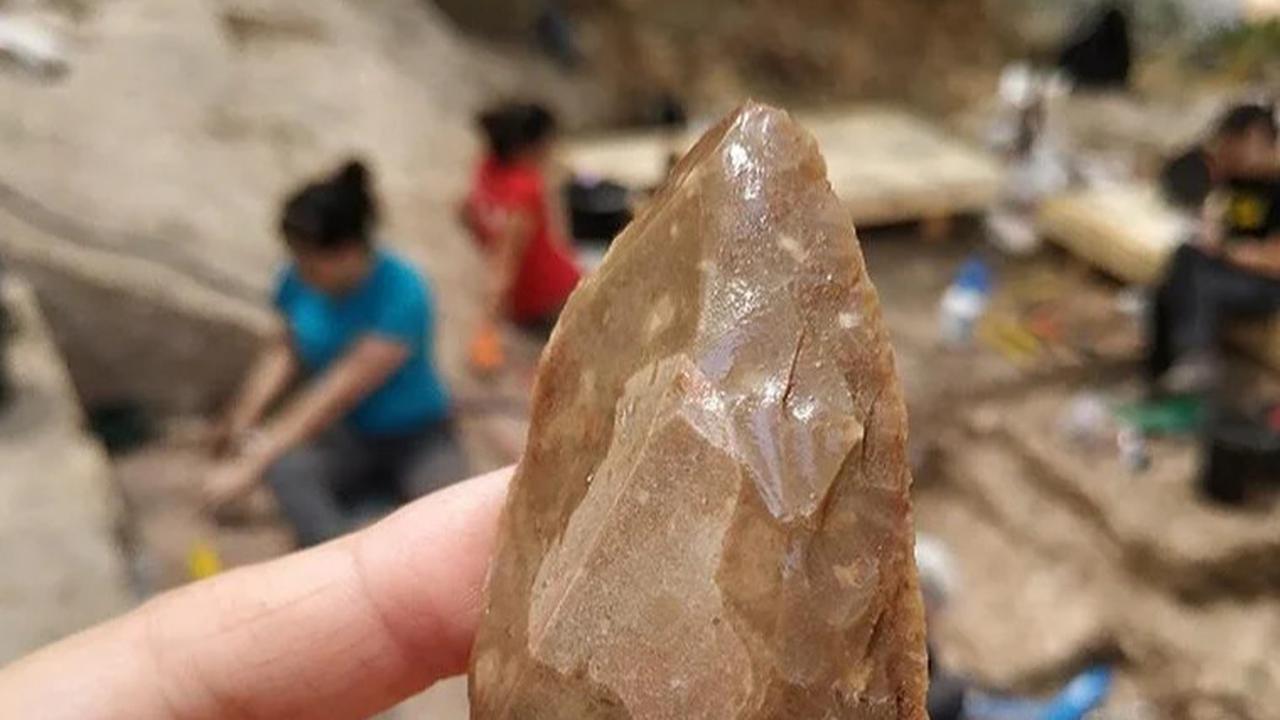 Arkeolog Temukan Lima Kuburan dari Zaman Batu, Bukti Dua Spesies Manusia Purba Ini Saling Berinteraksi 110.000 Tahun Lalu