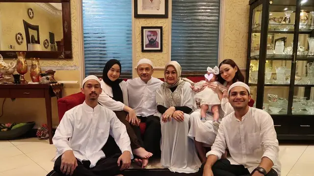 30 Tahun Menikah, Ini 6 Potret Harmonis Adi Bing Slamet dan Istri