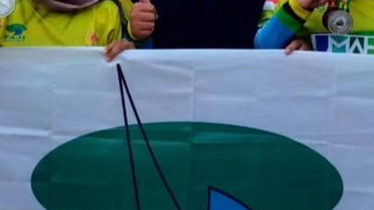 Shafira juga sempat memamerkan dua medali yang berhasil diraihnya.&nbsp;
