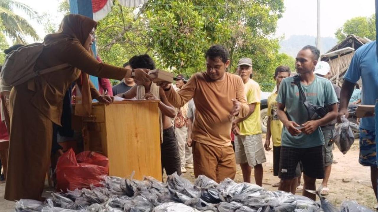 Bupati Donggala Salurkan 1,2 Ton Bantuan Ikan untuk Atasi Stunting dan Kemiskinan Ekstrem
