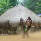 Ritual perang melawan roh jahat dilaksanakan oleh para tabib yang disebut Molan oleh warga setempat. (dok. istimewa)