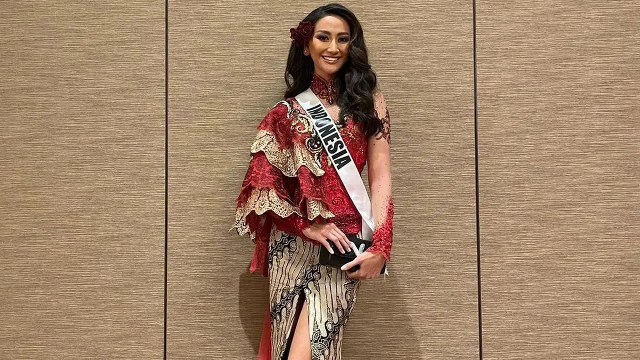 Ayu Maulida Pakai Kebaya Rancangan Anne Avantie di Gala Dinner Miss Universe 2020