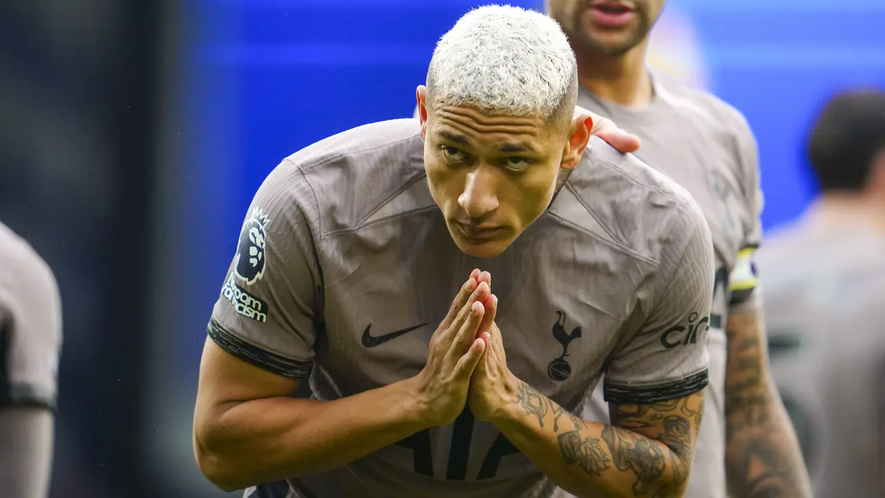 Foto: Richarlison Tunjukkan Rasa Hormat untuk Mantan Klubnya Everton usai Cetak Brace di Liga Inggris