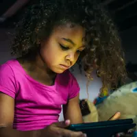 Seorang ibu tunggal meninggal lantaran serangan jantung. Sang balita yang seorang diri di rumah selamat karena ada sepotong roti dan susu. 