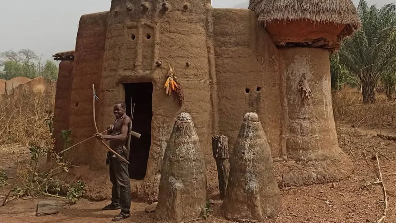 Takienta, rumah menara lumpur di Togo