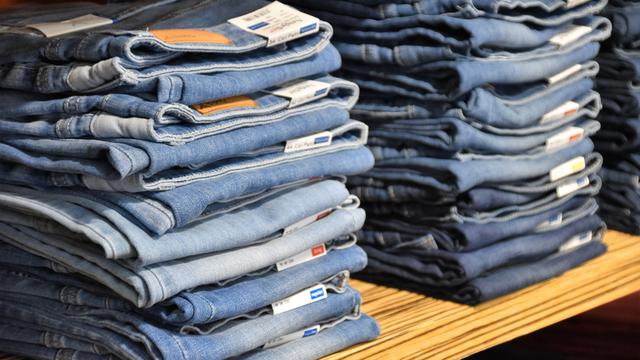 Benarkah Masa Keemasan Celana Jeans Hampir Kedaluwarsa?