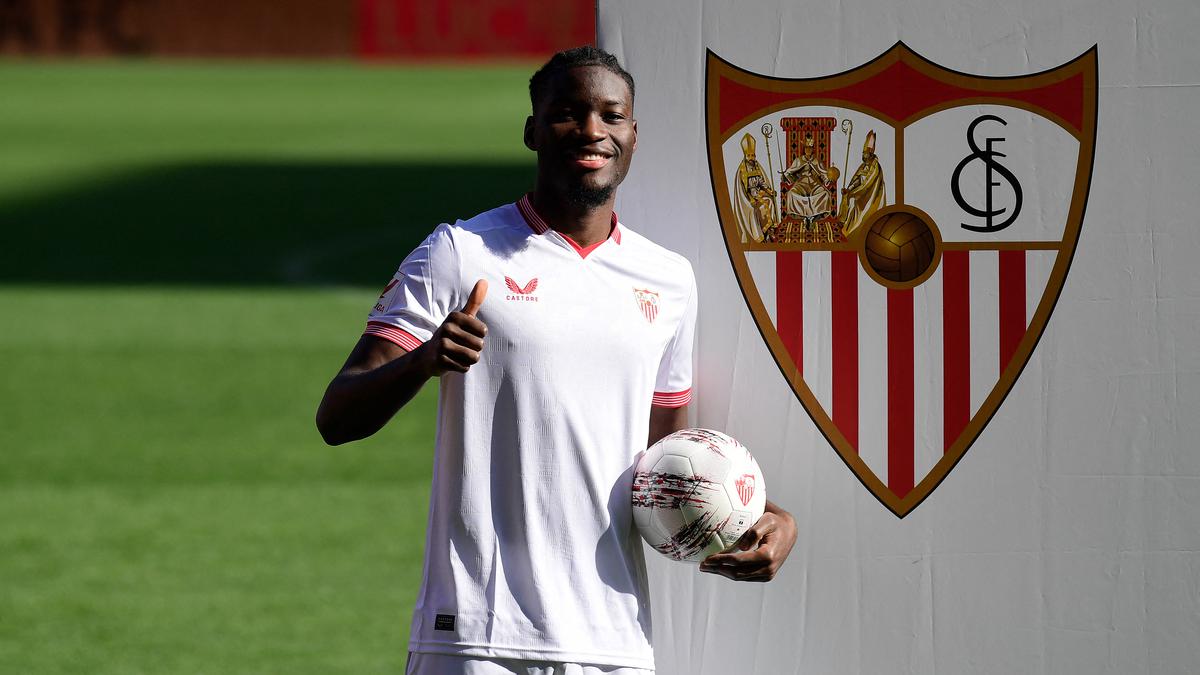 Arsenal Pantau 2 Pemain Sevilla