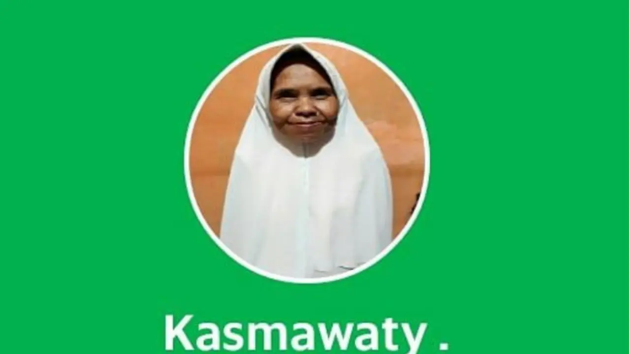 Inspiratif, Nenek 56 Tahun Masih Semangat jadi Sopir Taksi Online