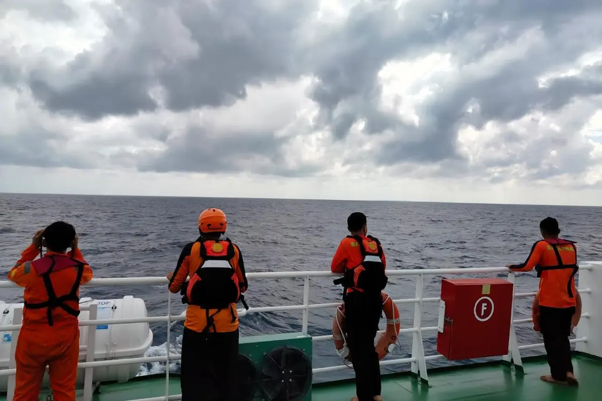 Pencarian korban tenggelamnya KM Nurul Salsa