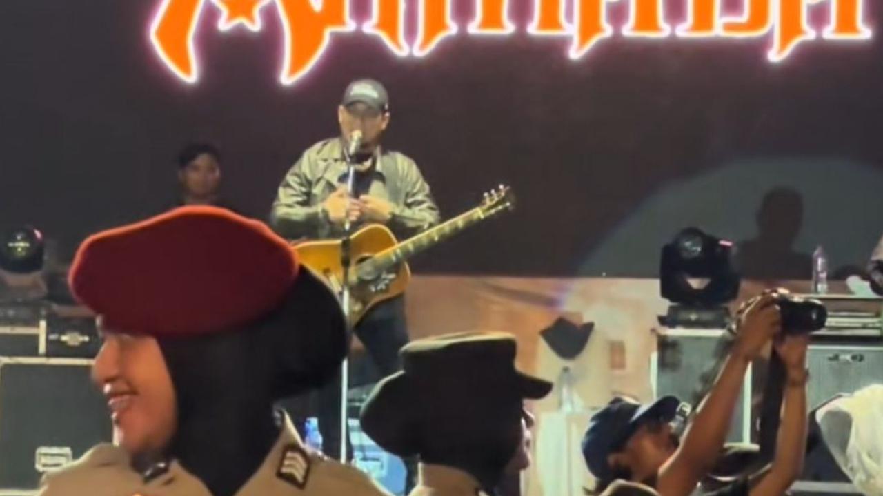 Rizal mengaku jika dirinya banyak mendapat pesan DM yang menyampaikan jika setelah nonton konser ternyata benar putus dengan pacarnya. Rizal pun menyebut 'alhamdulillah'.<br>