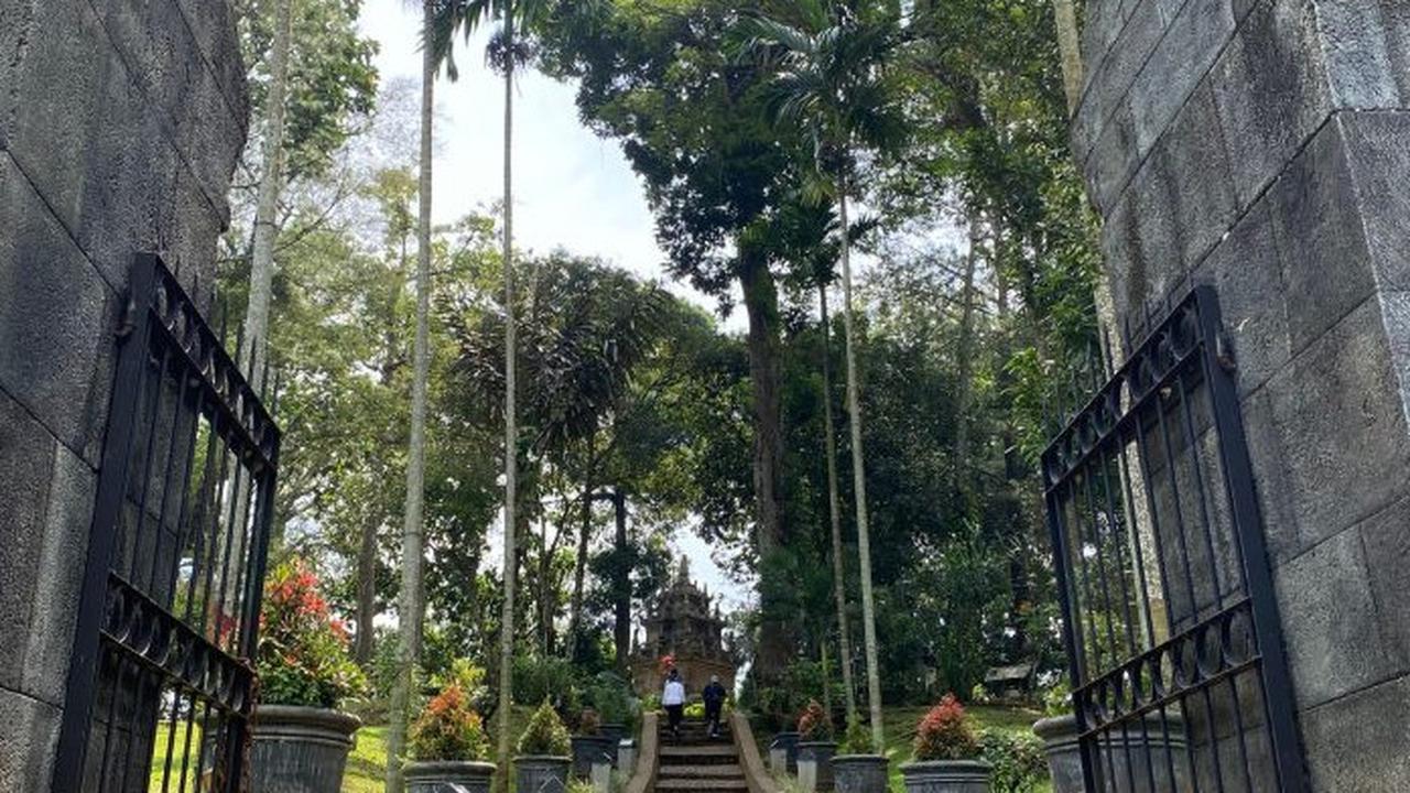 Candi Cangkuang peninggalan kerajaan Hindu di Jawa Barat