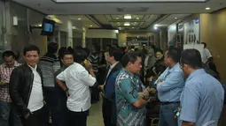  Kerabat dan kawan dari Ketua Umum Gerindra Suhardi berkumpul di lobi RSPP. Mereka semua merasa kehilangan seorang sahabat yang mereka kenal sangat baik, Jakarta, Kamis (28/8/2014) (Liputan6.com/Johan Tallo)