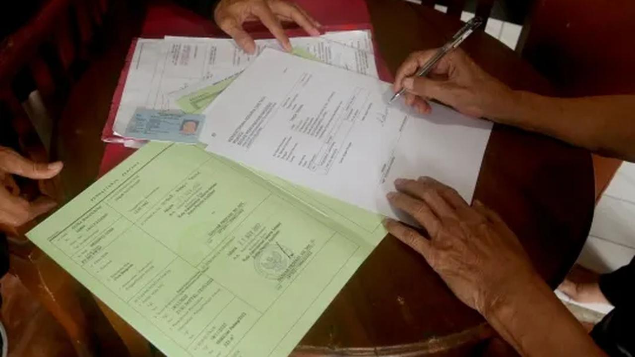 1. Mengisi formulir permohonan dan menandatangani pemohon atau kuasa diatas materai