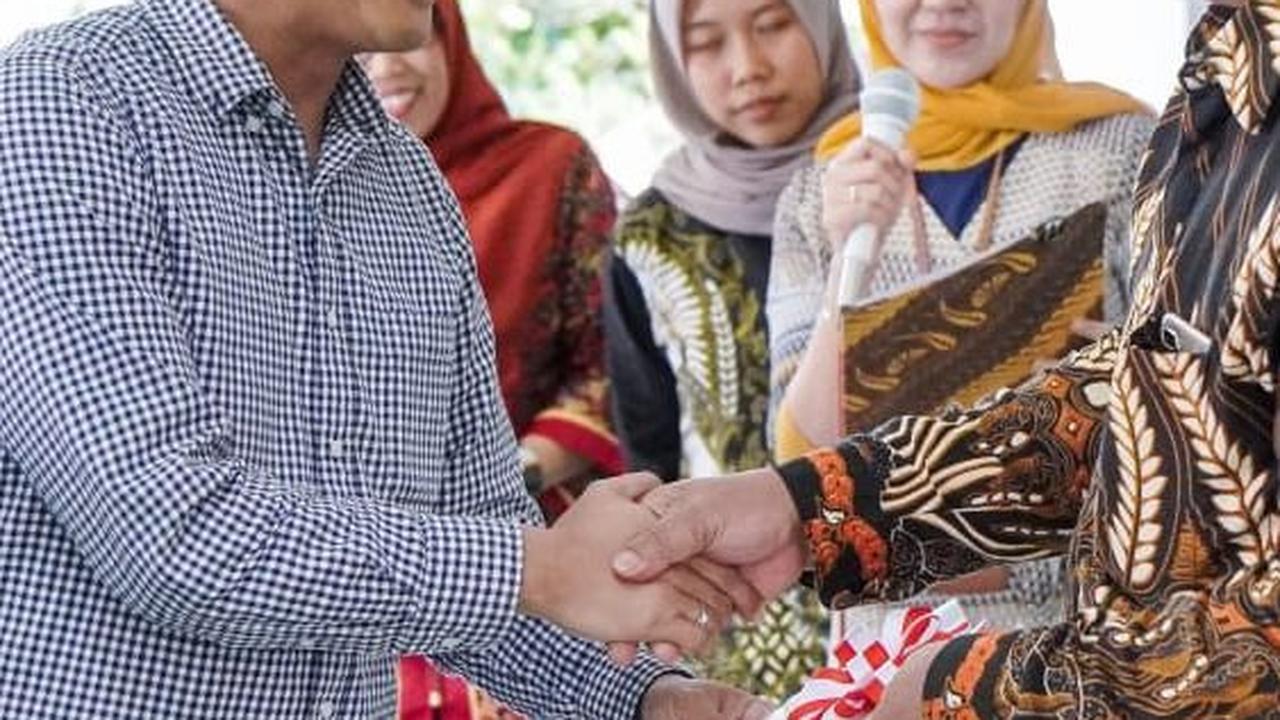 Wamen ATR/BPN Serahkan Sertifikat Tanah Masjid Berusia Ratusan Tahun di Magelang